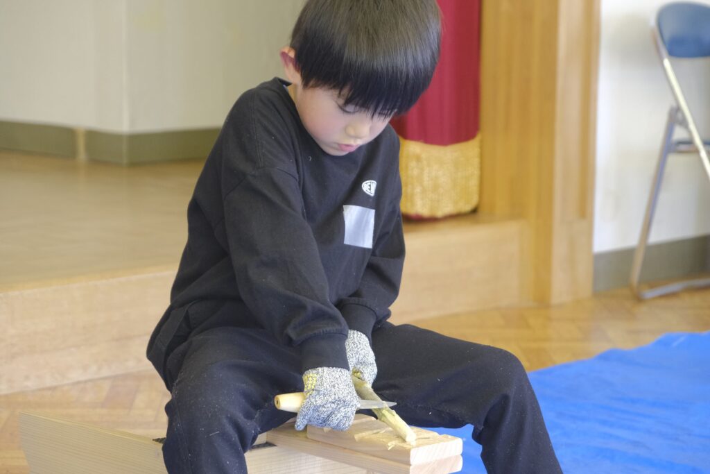木を削っていきます