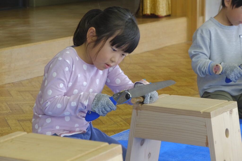 コツはやさしくやさしく鋸を引くこと