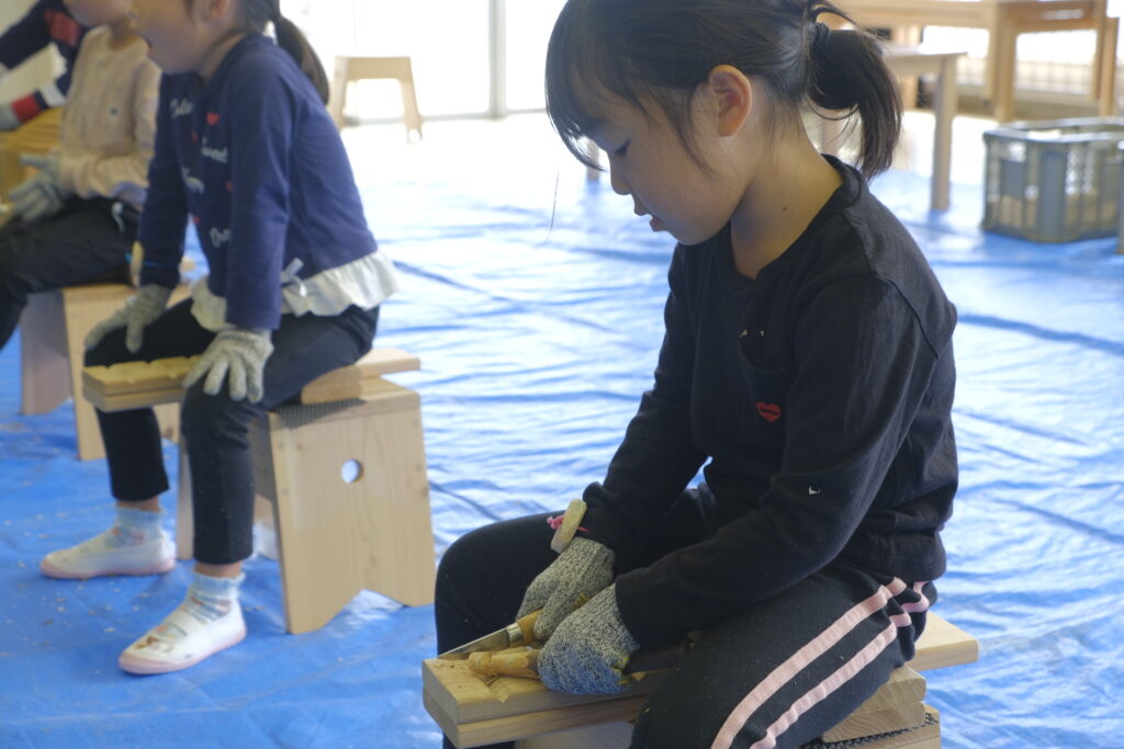 きのこの傘を仕上げていきます