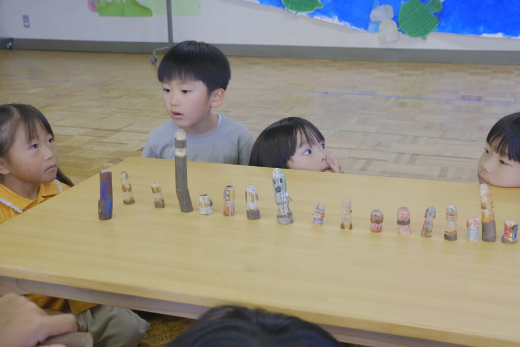 完成したきのこと、やり切った子ども達