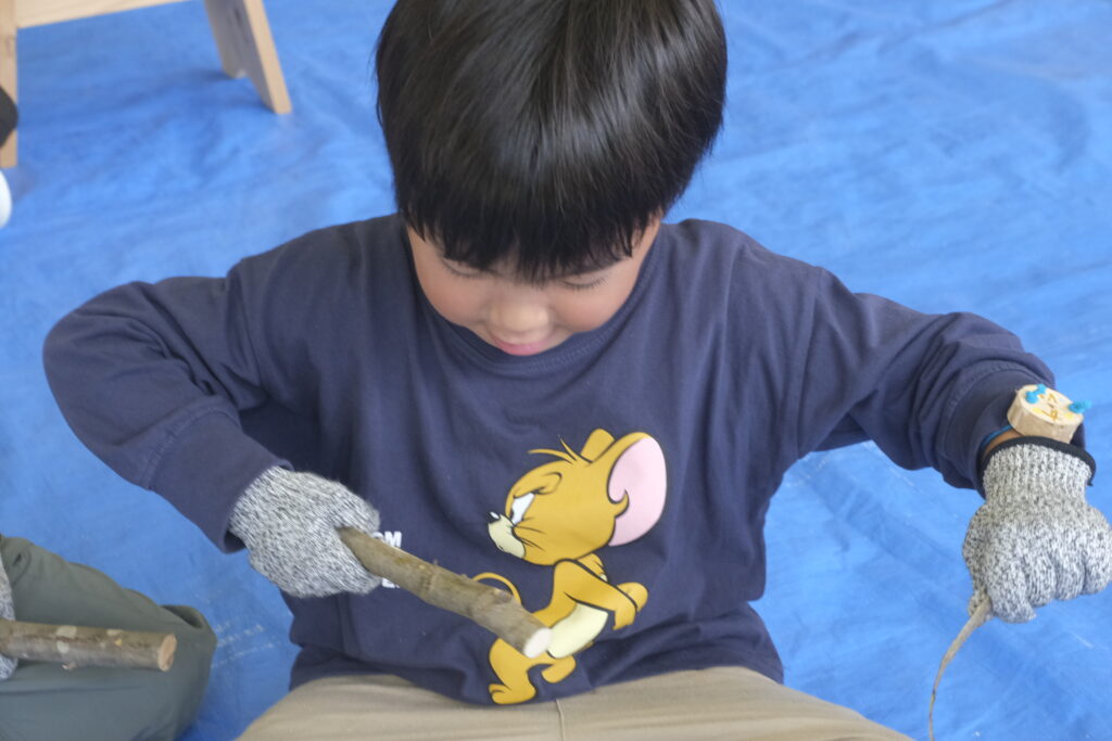 樹皮でつながったところを、手で取りました